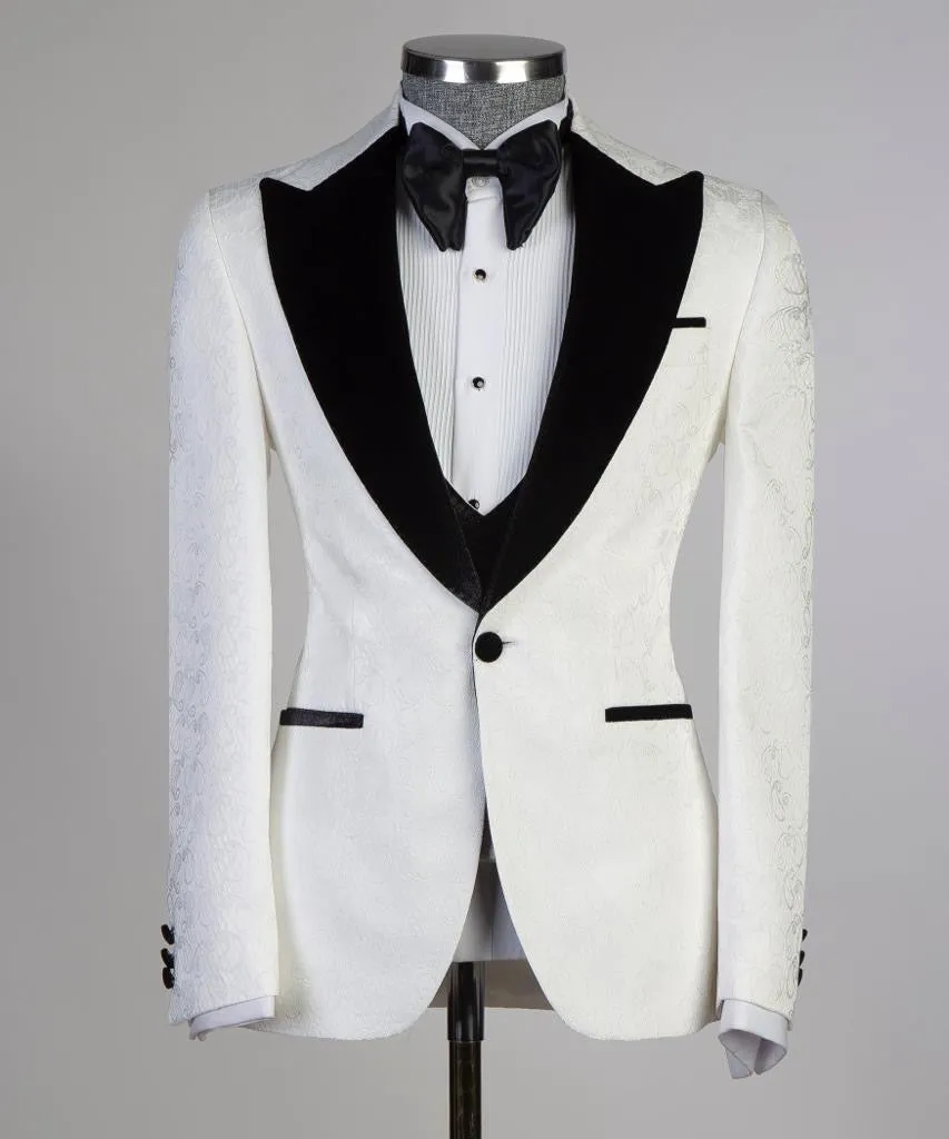 44R - Bold Tux - FS