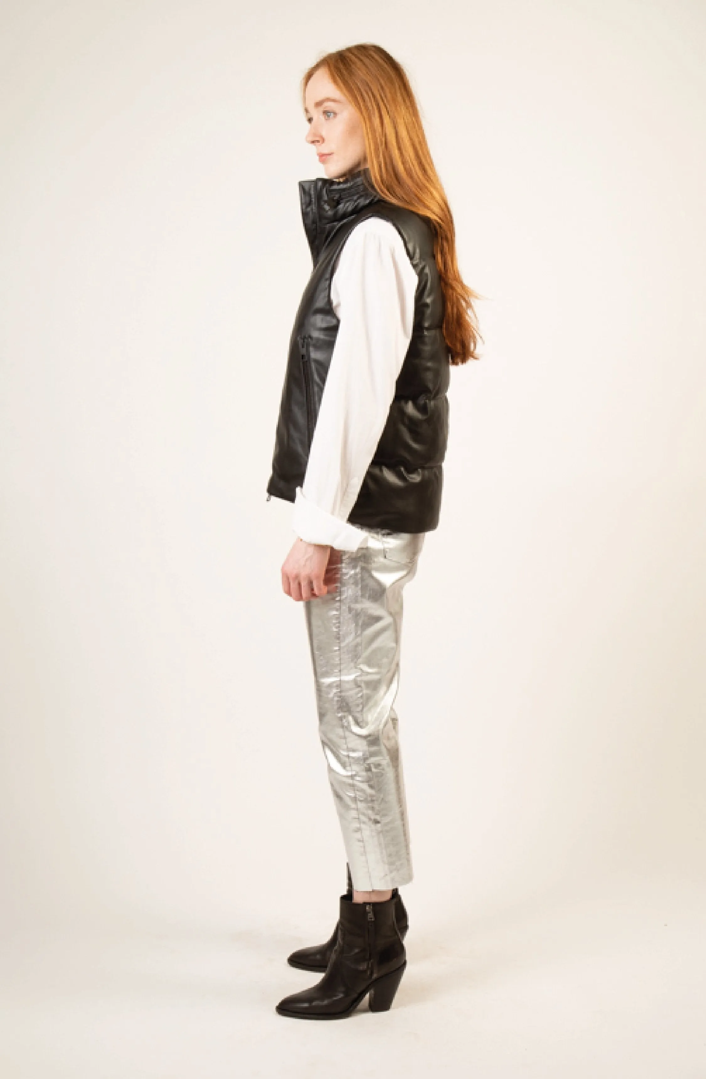 Black Sleeveless Puffer Jacket made of Recycled Vegan Leather by POWIS